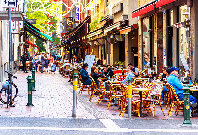 Professionals working and socializing in a Melbourne brunch café reflecting the city lifestyle