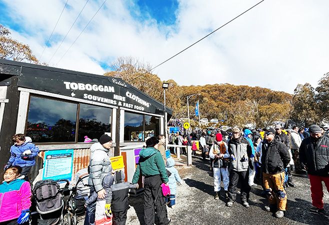 Cozy winter travel experience in Melbourne featuring warm cafes dining and comfortable city accommodation